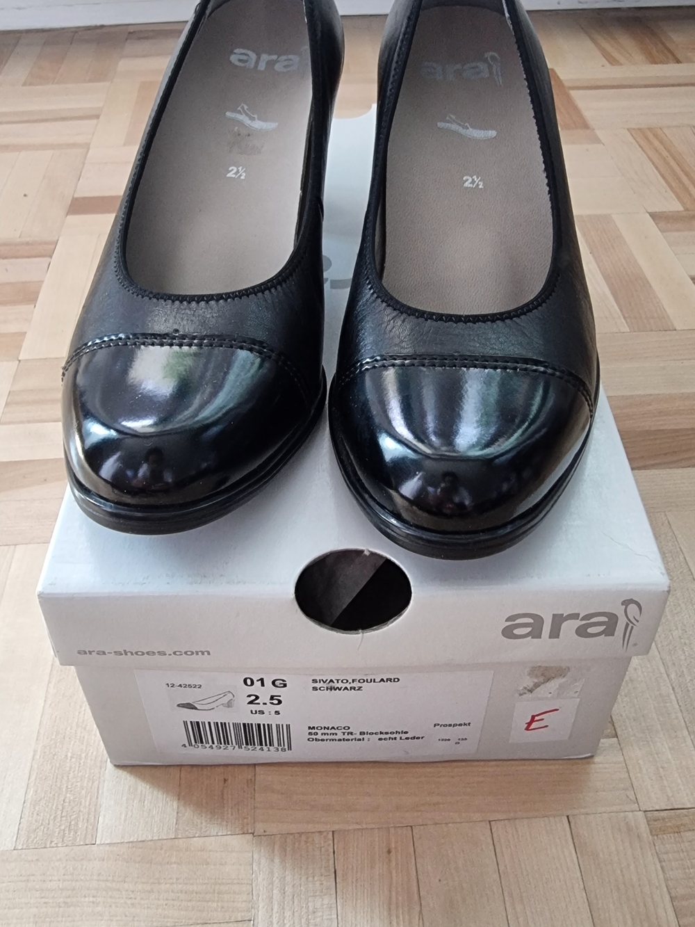 Ara Black Leather Low-Heel Round-Toe Pumps